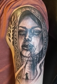 男生手臂上黑灰素描点刺技巧霸气人物恐怖纹身图片