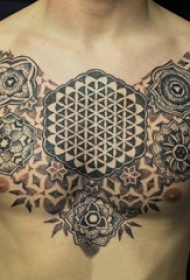 男生胸口上黑灰素描点刺技巧创意梵花花纹纹身图片