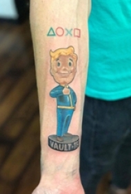 男生手臂上彩绘几何元素简单线条卡通人物纹身图片