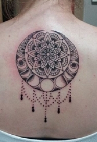 女生背部黑灰素描点刺技巧创意梵花花纹纹身图片