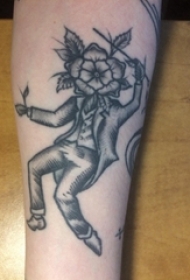 男生手臂上黑灰素描点刺技巧文艺男生人物纹身图片