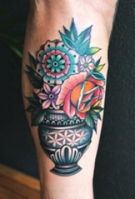 男生小腿上彩绘水彩素描创意文艺唯美花朵纹身图片