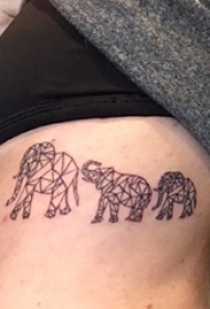 女生侧腰上黑色几何简单线条小动物大象纹身图片
