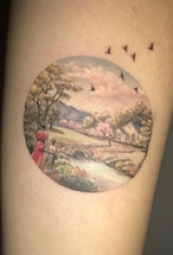 男生手臂上彩绘油画几何简单线条人物和山水风景纹身图片