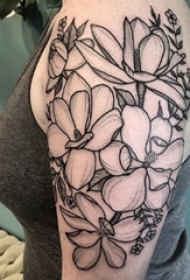 女生手臂上黑色线条素描文艺唯美荷花纹身图片