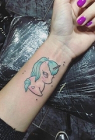 来自西方神话故事的经典文艺独角兽纹身图案