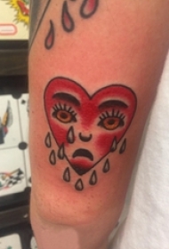 女生手臂上彩绘水彩素描创意文艺心形纹身图片