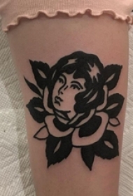 女生手臂上黑色线条素描创意文艺唯美女生人物肖像纹身图片