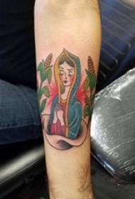 男生手臂上彩绘水彩素描创意人物纹身图片