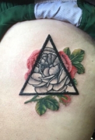 女生大腿上彩绘渐变几何简单线条花朵和三角形纹身图片