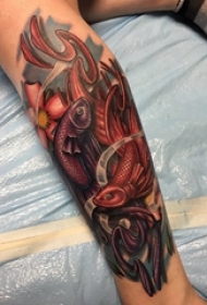 男生手臂上彩绘水彩素描创意章鱼图腾纹身图片