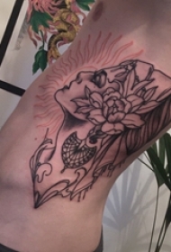 男生侧腰上黑灰素描点刺技巧创意文艺女生肖像纹身图片