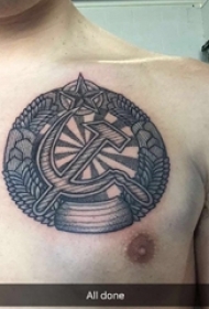 男生胸部黑灰素描点刺技巧几何元素纹身图片