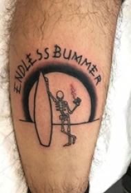 男生小腿上黑灰素描点刺技巧创意骨头英文纹身图片