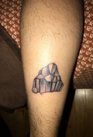 男生手臂上黑灰素描点刺技巧经典石头纹身图片