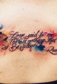 女生后背上彩绘泼墨简单个性线条英文和植物花朵纹身图片