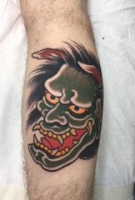 男生小腿上彩绘渐变简单线条恐怖般若纹身图片