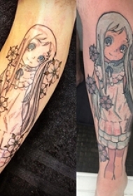 男生手臂上彩绘几何简单线条花朵和卡通人物纹身图片
