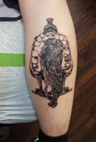 男生小腿上黑灰素描点刺技巧创意霸气纹身图片