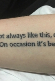 男生手臂上黑色线条经典有意义英文纹身图片