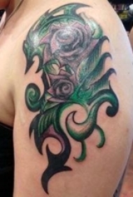 女生手臂上彩绘水彩素描唯美玫瑰霸气图腾纹身图片