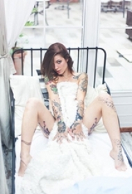 妩媚的美女纹身艺术