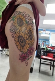 女生大腿上彩绘水彩素描文艺小清新唯美花朵纹身图片