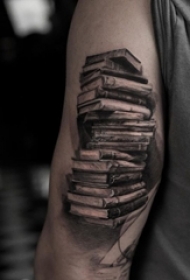 男生手臂上黑灰素描点刺技巧创意文艺书本纹身图片
