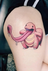 女生大腿上彩绘简单线条可爱卡通神奇宝贝纹身图片