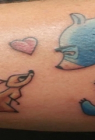 男生手臂上彩绘渐变简单线条心形和小动物纹身图片