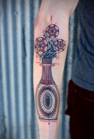 女生手臂上彩绘水彩素描创意花朵文艺纹身图片