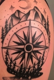 女生手臂上黑灰素描点刺技巧文艺风景纹身图片