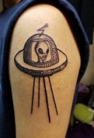双大臂纹身 男生手臂上外星人和飞碟纹身图片