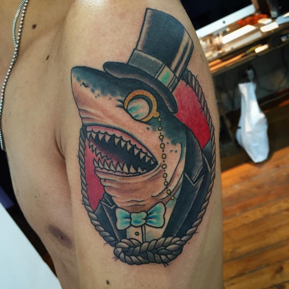 男生手臂上线条素描经典霸气纹身图案