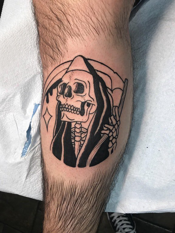 骷髅纹身男生小腿上骷髅纹身图片
