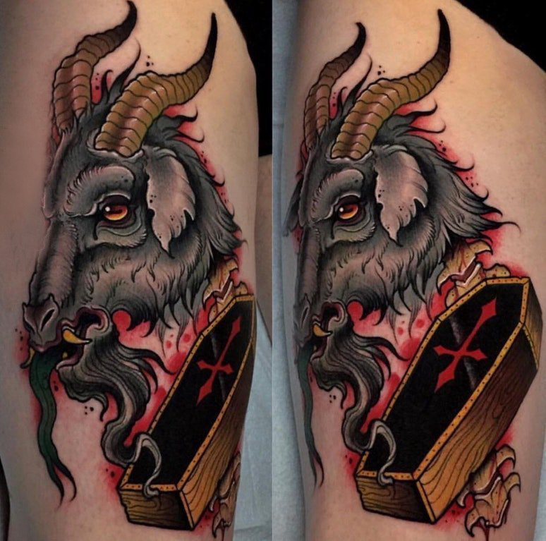 小山羊纹身 男生大腿上彩色的山羊纹身图片