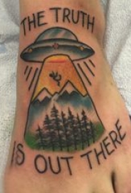 脚背纹身 男生脚背上彩色的飞碟纹身图片