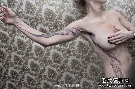 侧腰和手臂欧美线条几何纹身图案