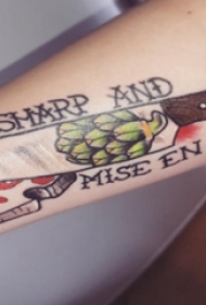 欧美匕首纹身 男生手臂上彩色的匕首纹身图片
