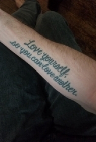 英文短句纹身 男生手臂上花体英文短句纹身图片