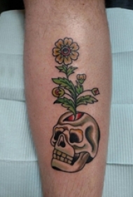 骷髅小腿纹身 男生小腿上骷髅和花朵纹身图片
