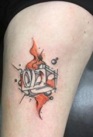 照相机纹身 女生小腿上彩色的照相机纹身图片