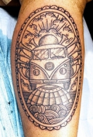 汽车纹身 男生小腿上黑色的汽车纹身图片