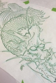 传统龙纹身图案线稿