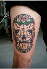 骷髅花朵纹身图案 男生大腿上花朵和骷髅纹身图片