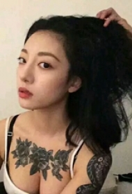 个性的美女纹身师