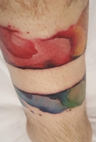 泼墨纹身素材 男生手臂上彩色的泼墨纹身图片