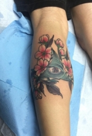 纹身上帝之眼 男生小腿上花朵和上帝之眼纹身图片