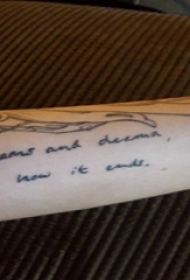 手臂纹身图案女 女生手臂上简单的英文纹身图片