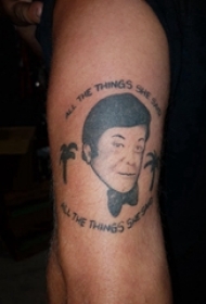 双大臂纹身 男生大臂上黑色的人物肖像纹身图片